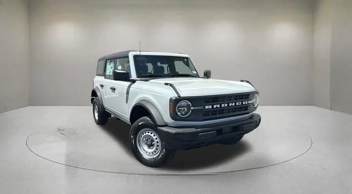 2026 Ford Bronco Base 4x4's photo