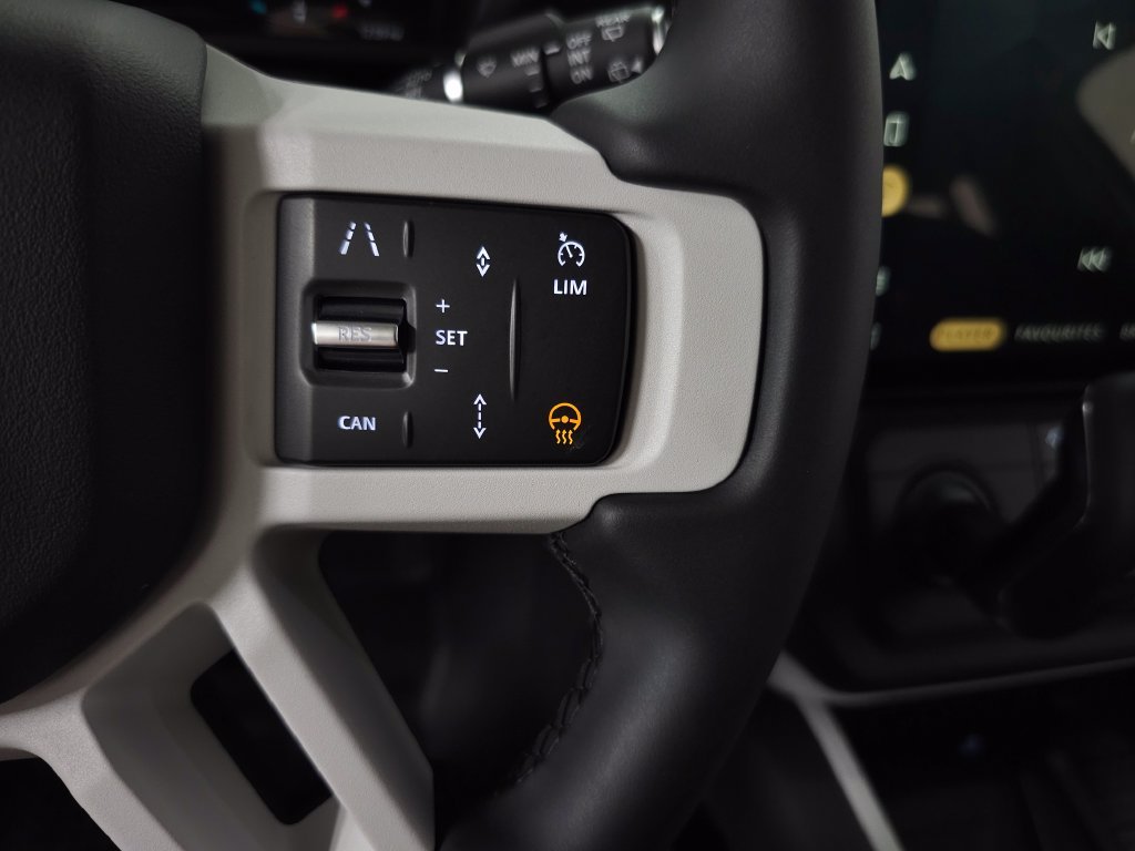 New 2026 Woolstone Green Land Rover S image 19