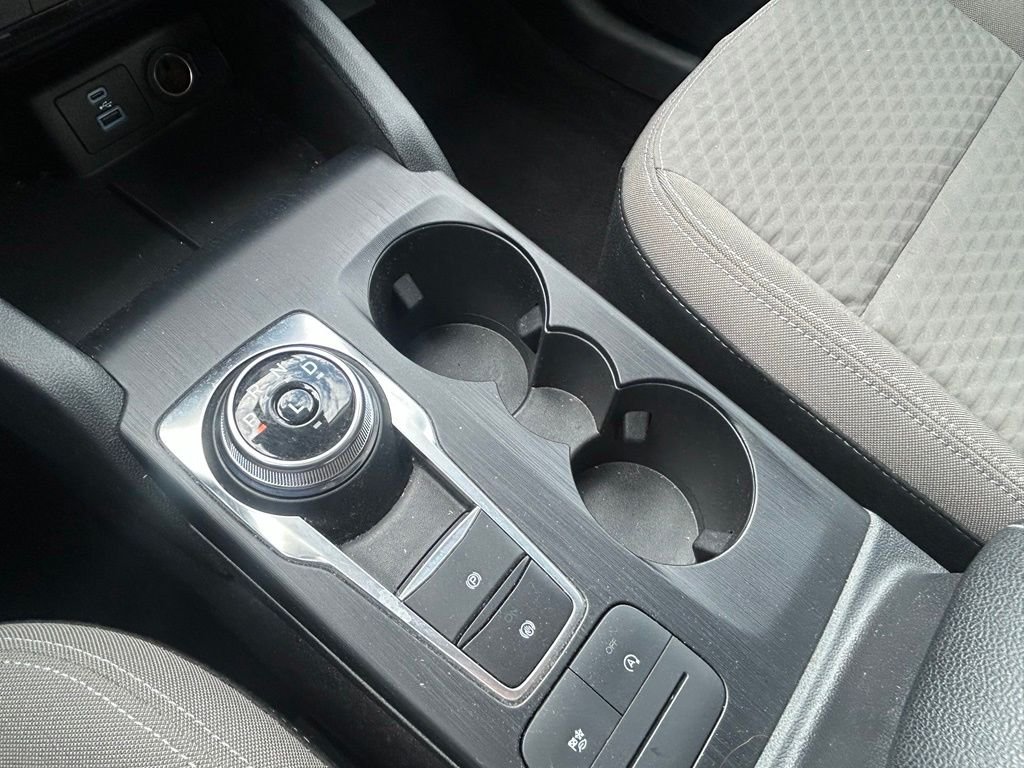 Used 2022 Black Ford SE image 17