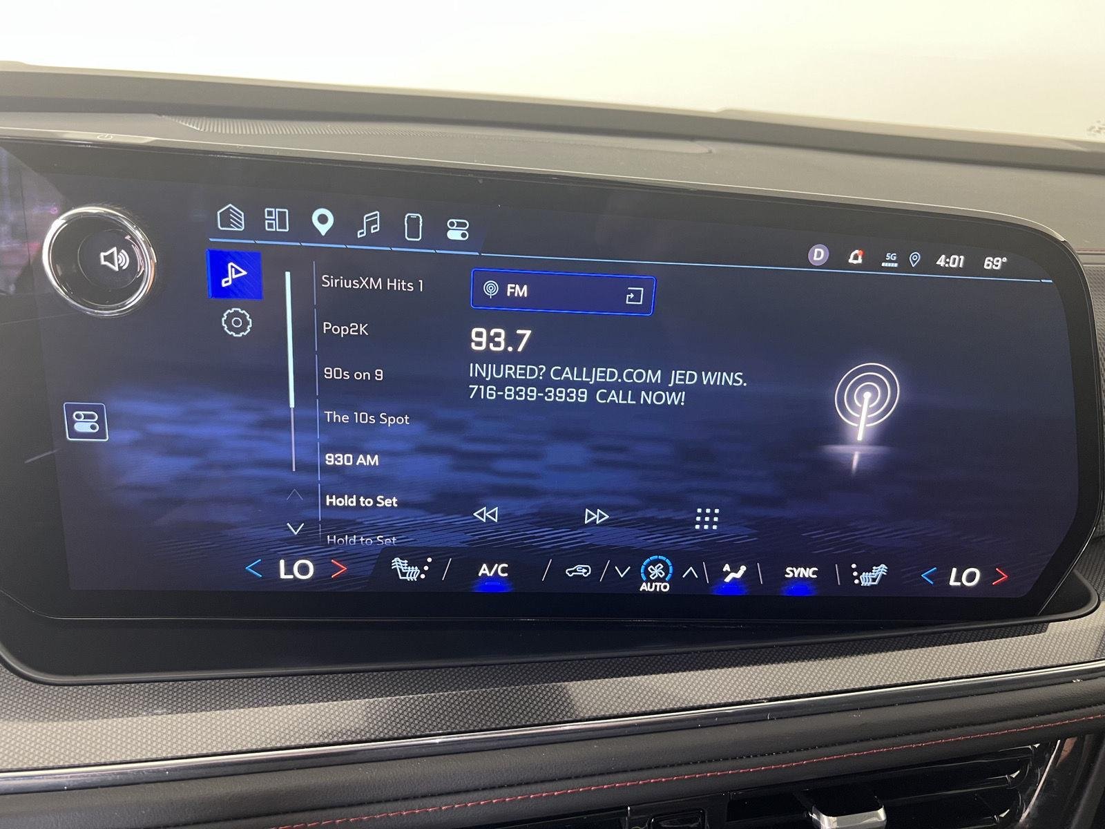 Used 2025 Pearl Chevrolet RST image 15