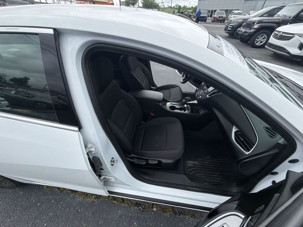 Used 2022 White Chevrolet LS image 23