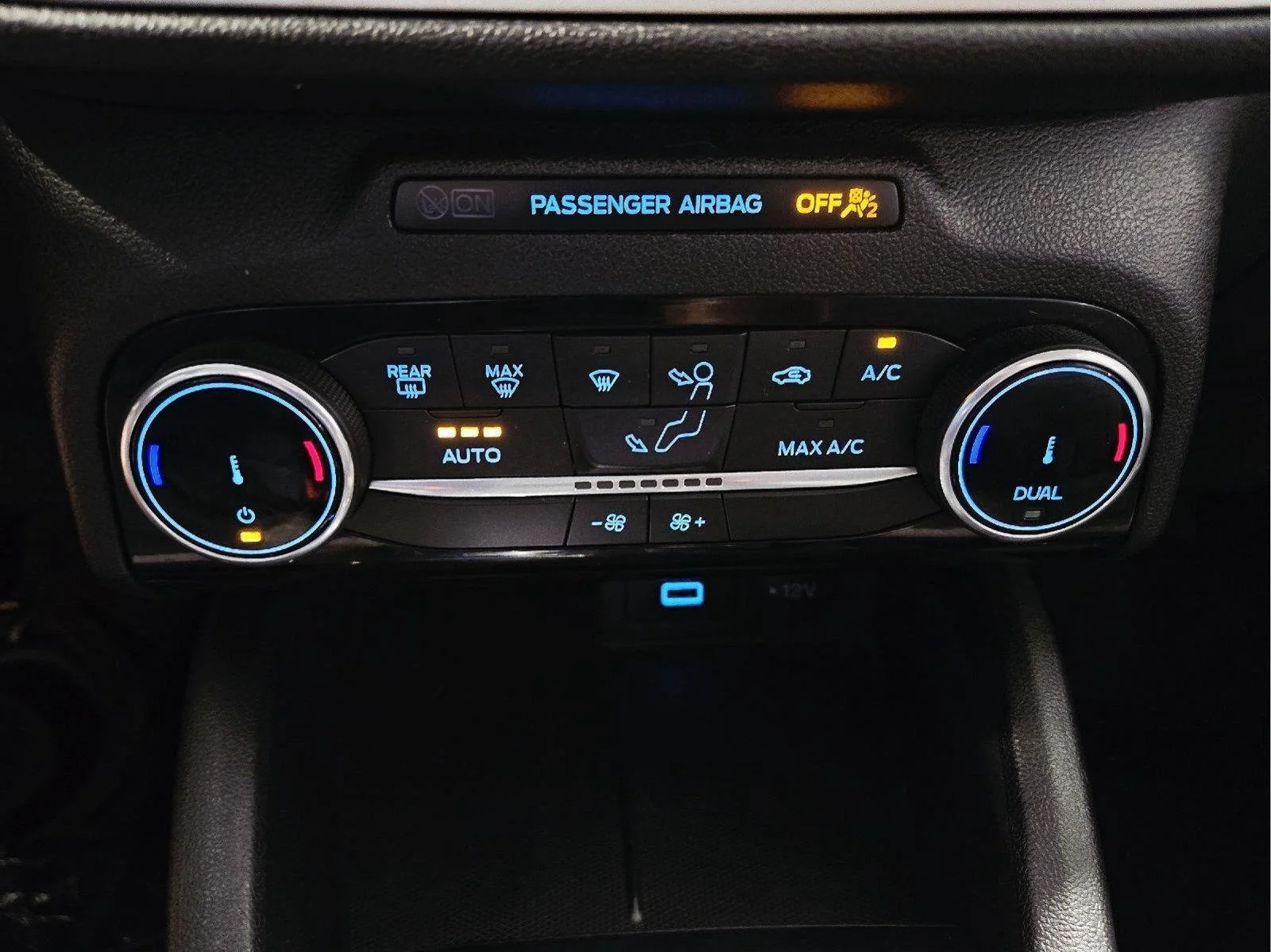 Used 2022 Stone Blue FORD SE image 29