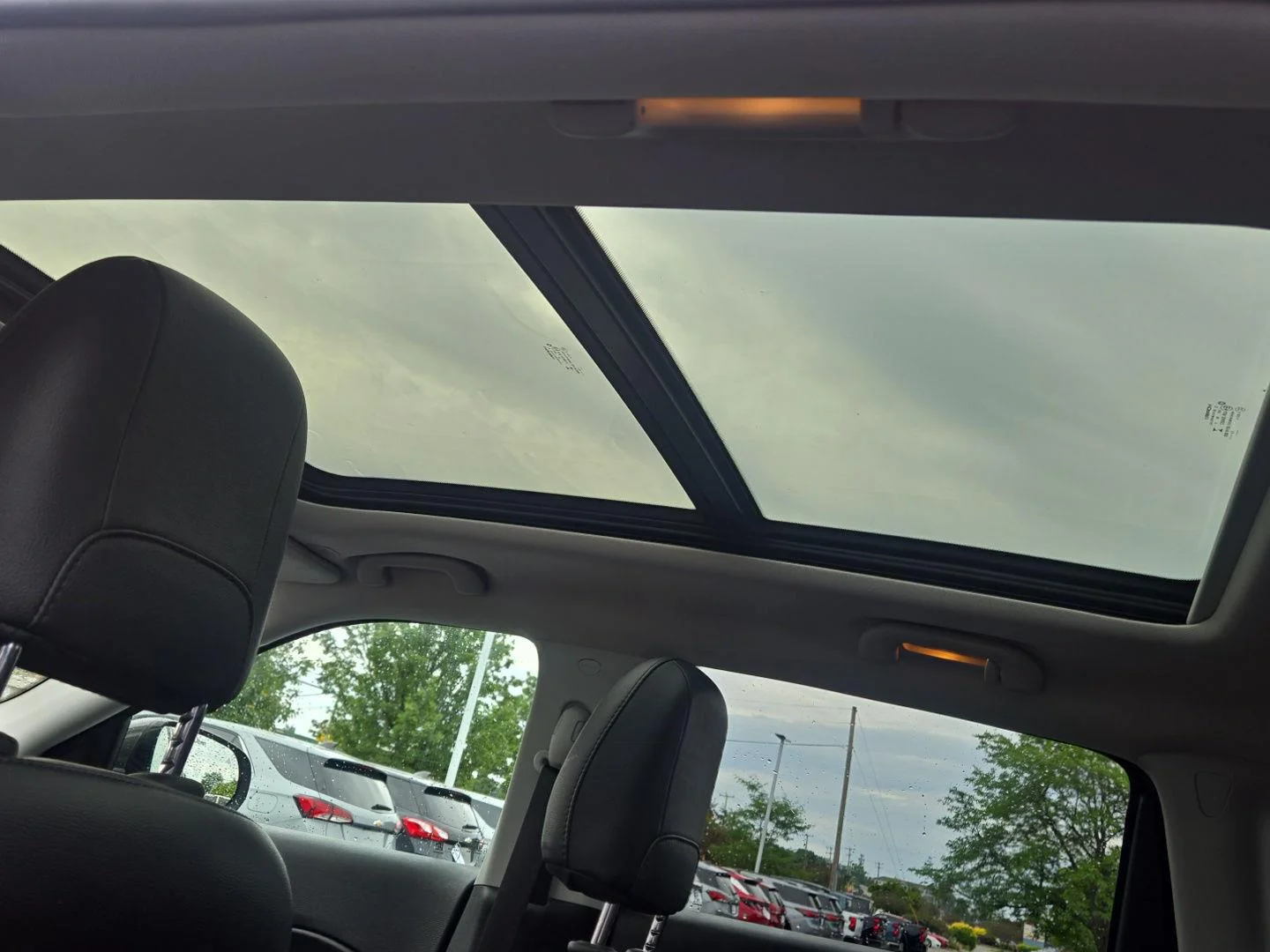 Used 2019  Jeep Limited image 4