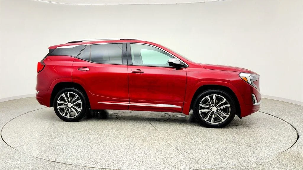 Used 2020 Red Quartz Tintcoat GMC FWD 4dr Denali w/ Premium Package & Skyscape Sunroof image 8
