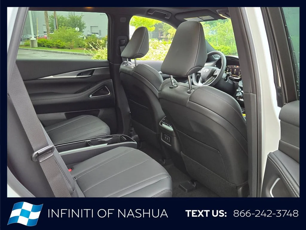 New 2027 2T RAD WHT INFINITI Sport AWD image 18