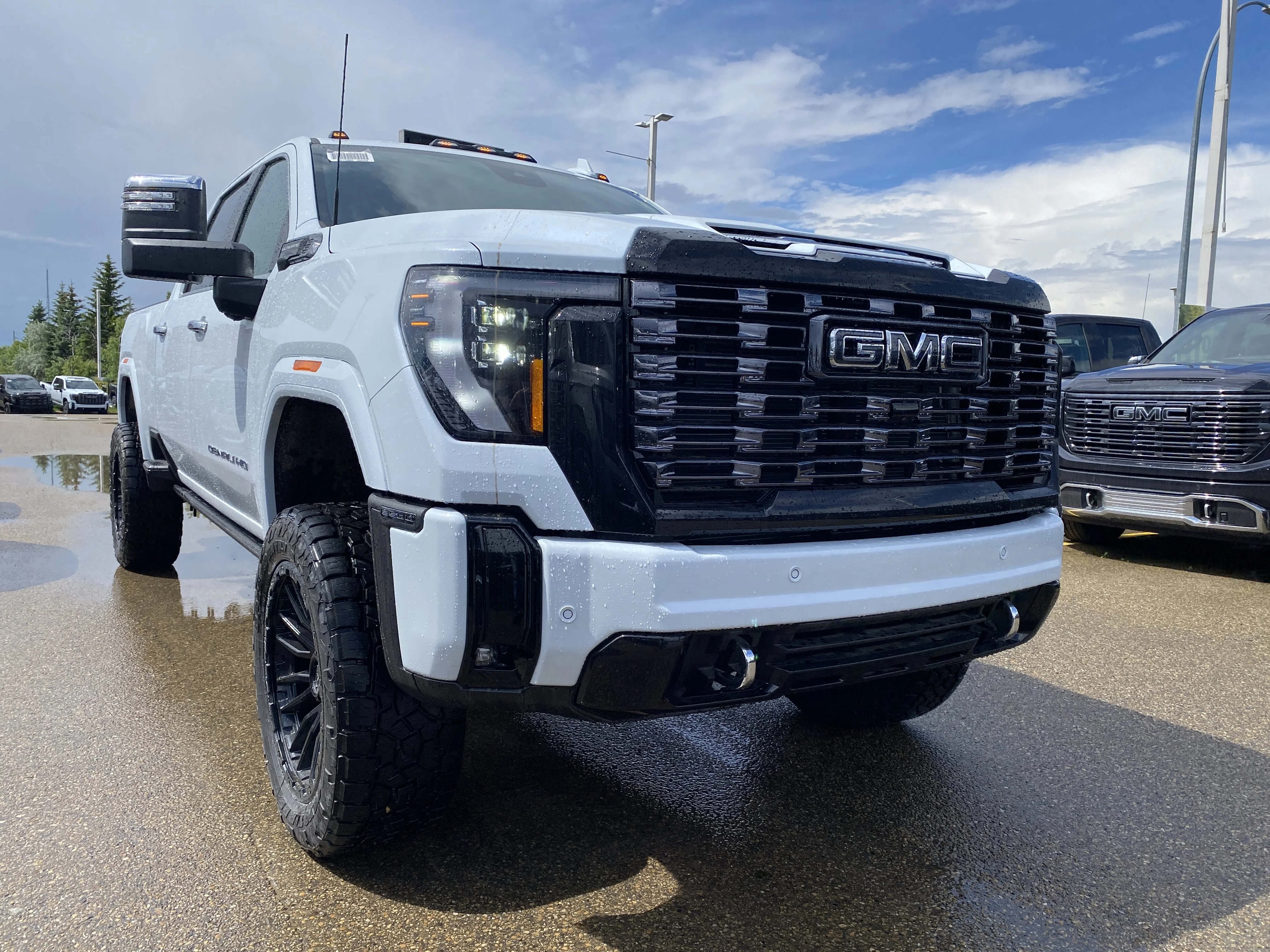 New 2026 GLACIER WHITE TRICOAT GMC Denali Ultimate image 8