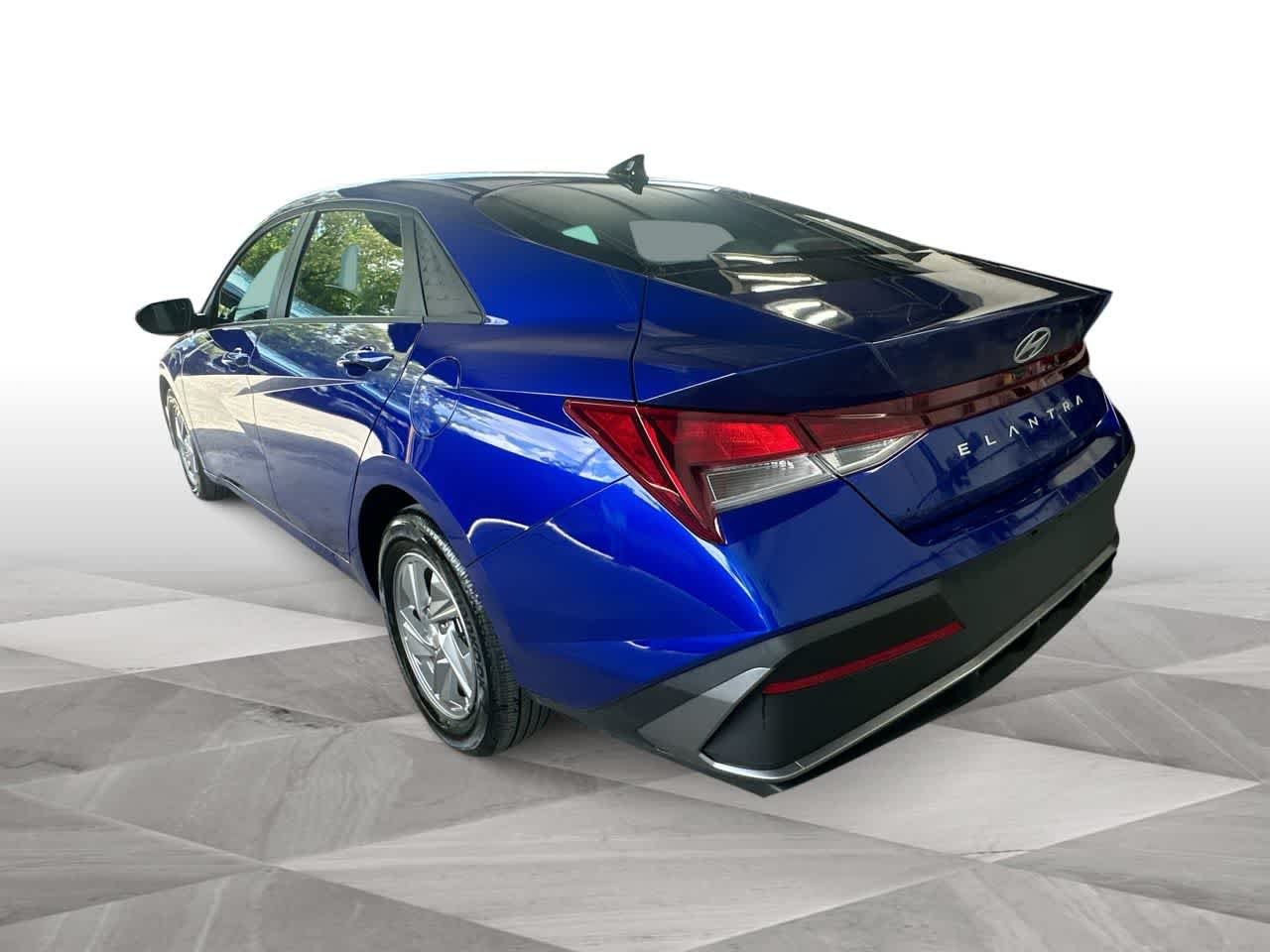 2025 Hyundai Elantra SE - Photo 6