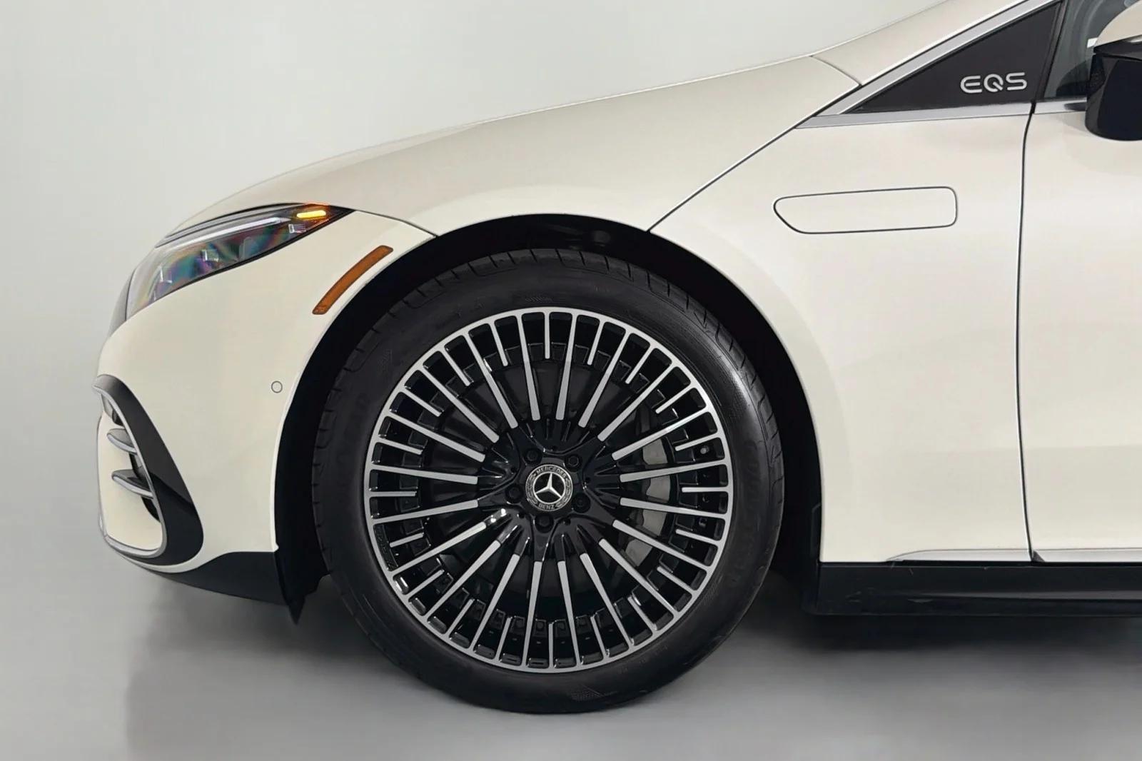Certified Used 2023 MANUFAKTUR Diamond White Mercedes-Benz EQS 450+ image 11