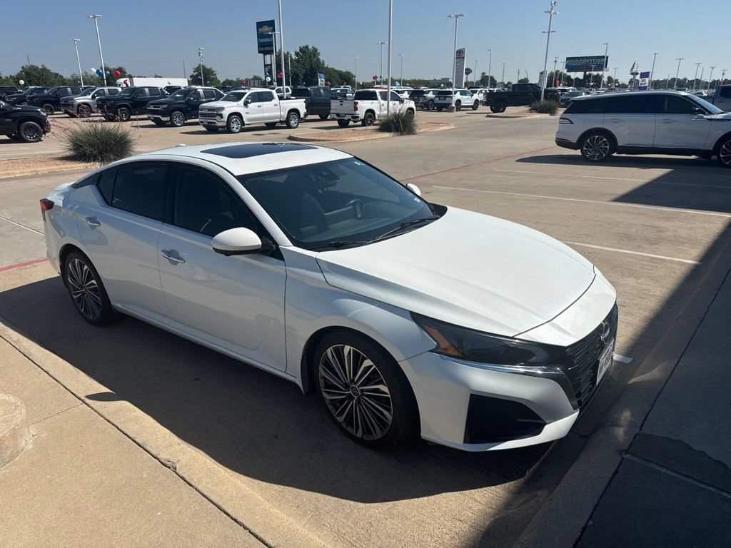 Used 2023 White Nissan SL FWD image 4