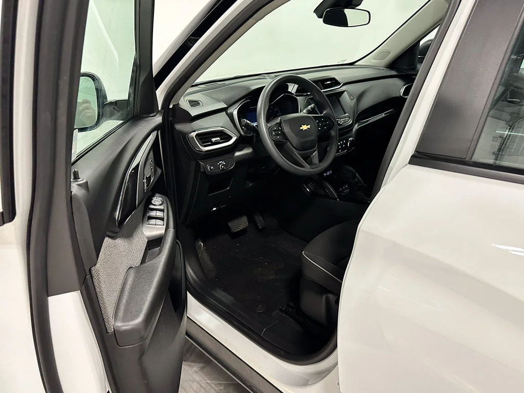 Used 2023 SUMMIT WHITE Chevrolet LS image 17