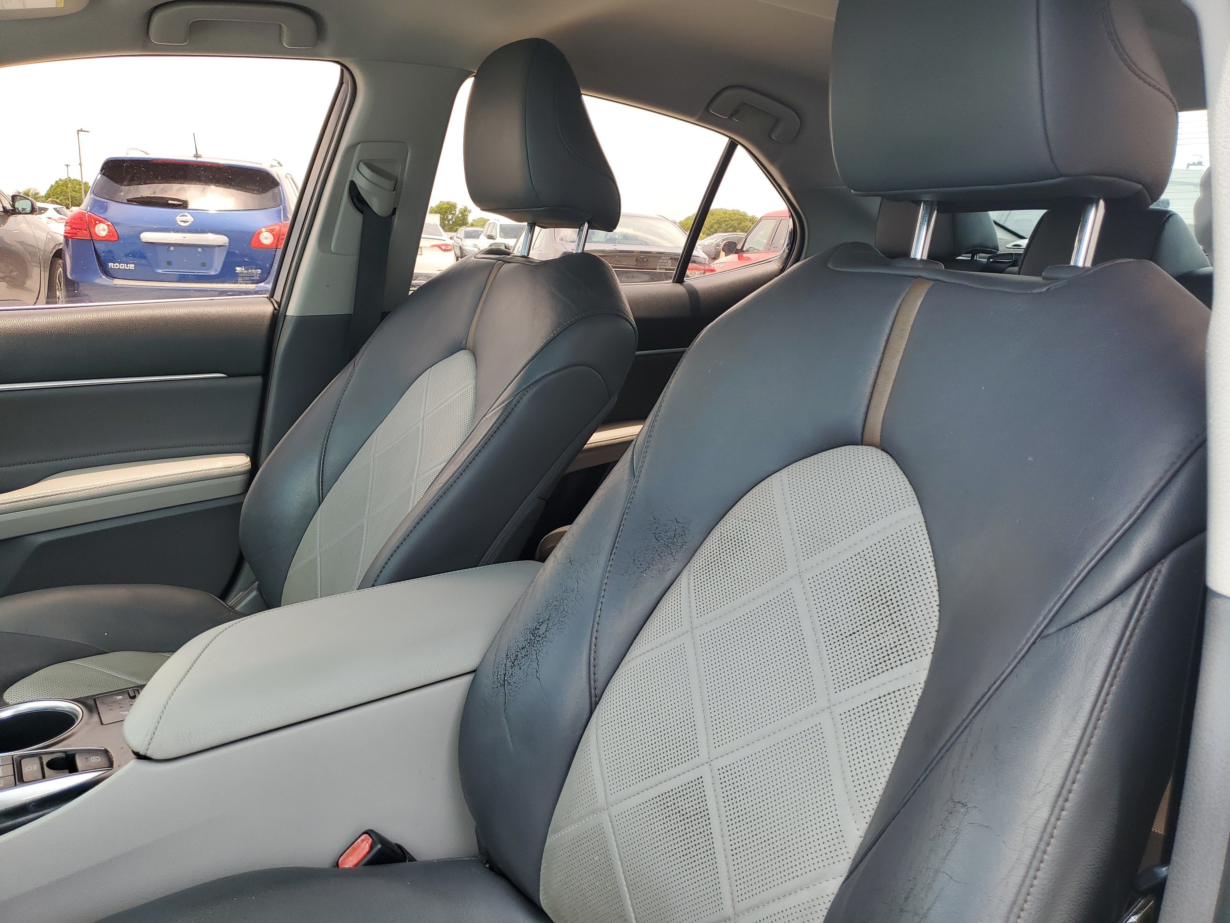 Used 2018 Midnight Black Metallic Toyota XLE image 17