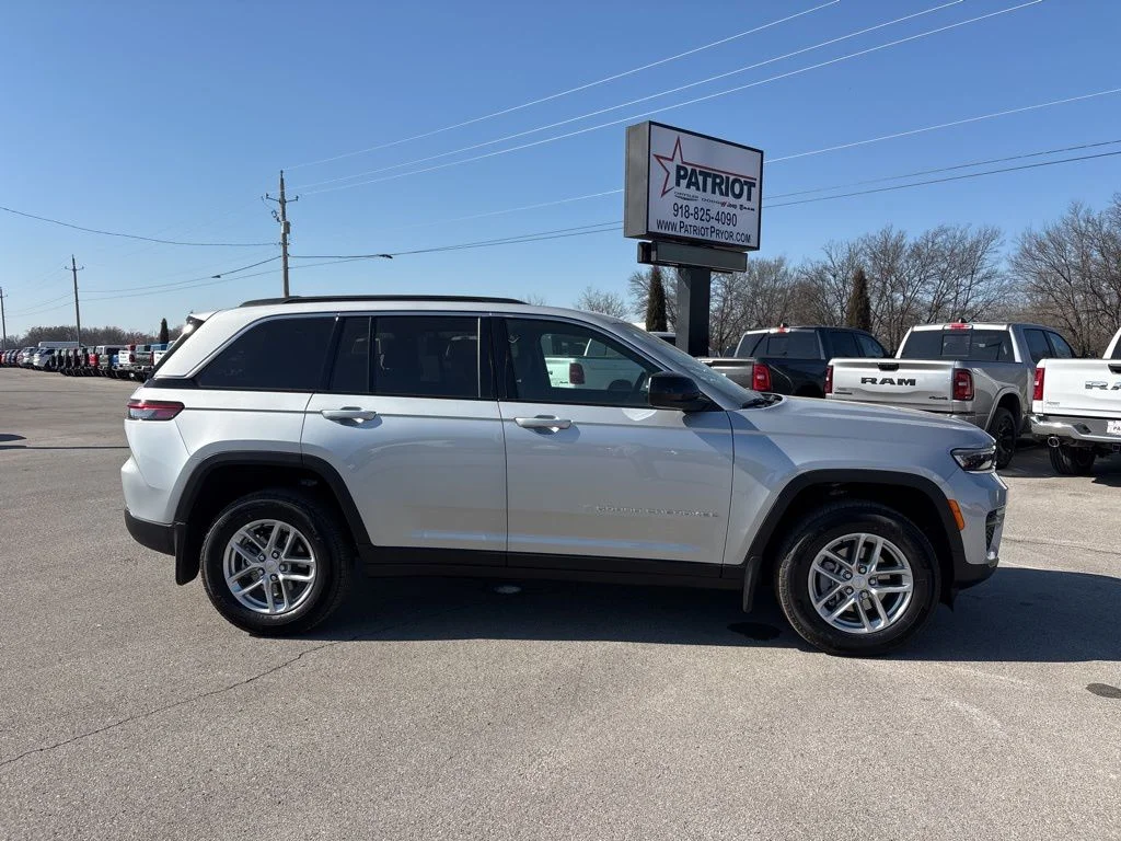 New 2026 Silver Zynith Jeep Laredo X image 2