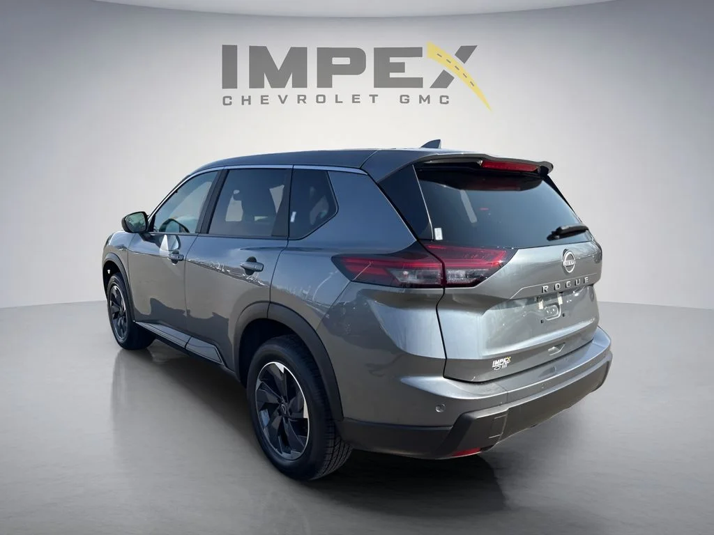 Used 2025 Gray Nissan SV image 3