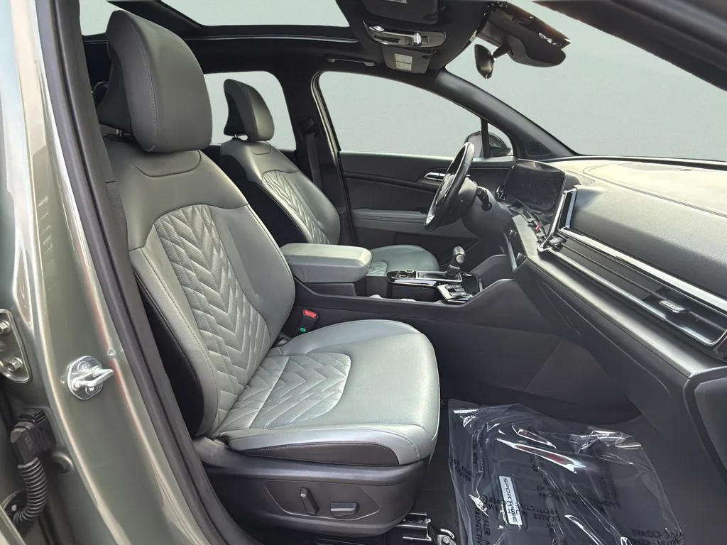 Used 2024 Jungle Green/Ebony Black Roof Kia X-Pro Prestige image 21