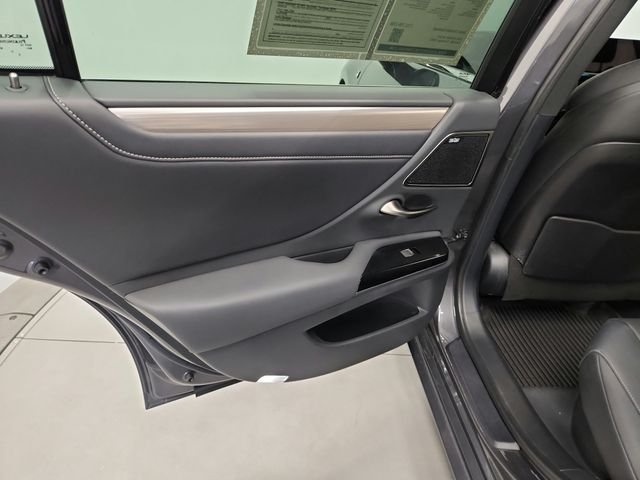 Used 2024 Gray Lexus 300h F SPORT Handling image 37