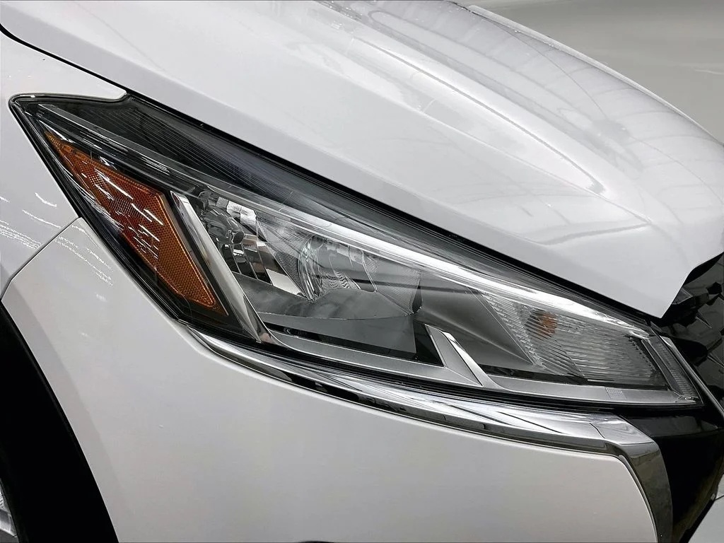 Used 2024 White Nissan S image 33