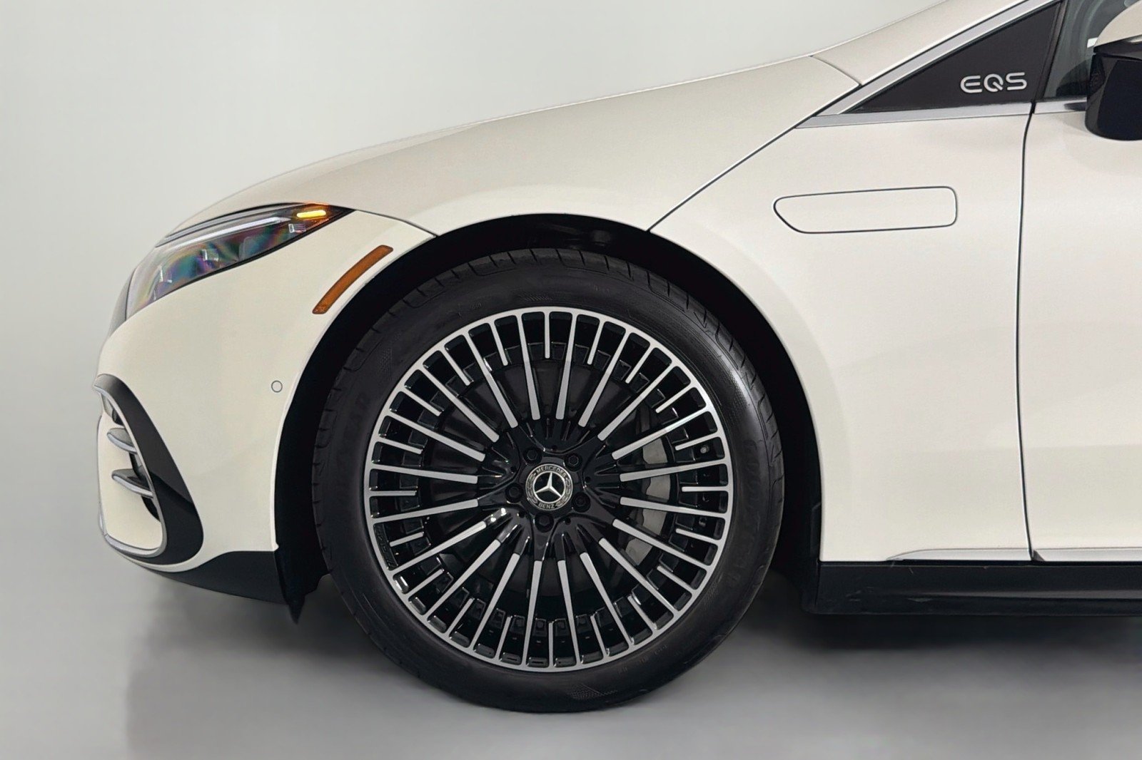 Certified Used 2023 MANUFAKTUR Diamond White Mercedes-Benz EQS 450+ image 10