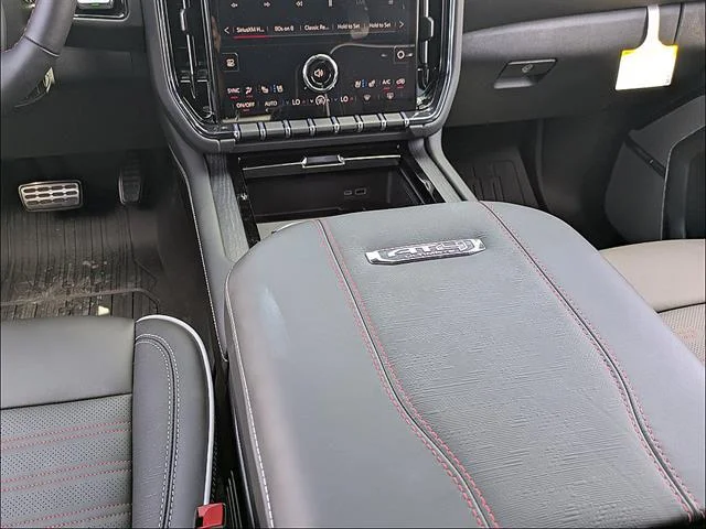 2026 GMC Yukon AT4 Ultimate - Photo 19