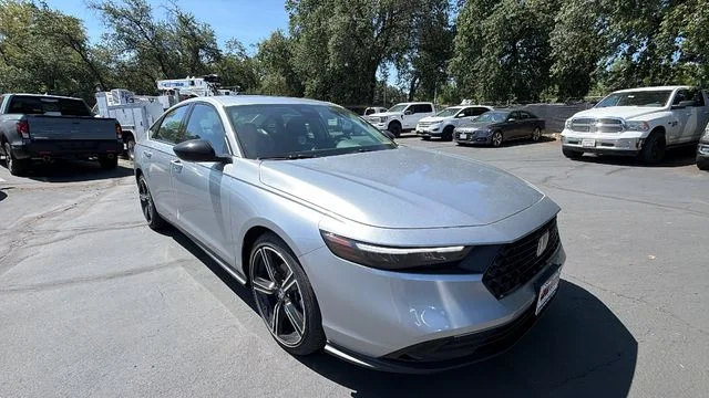 New 2026 Solar Silver Metallic Honda SE image 2