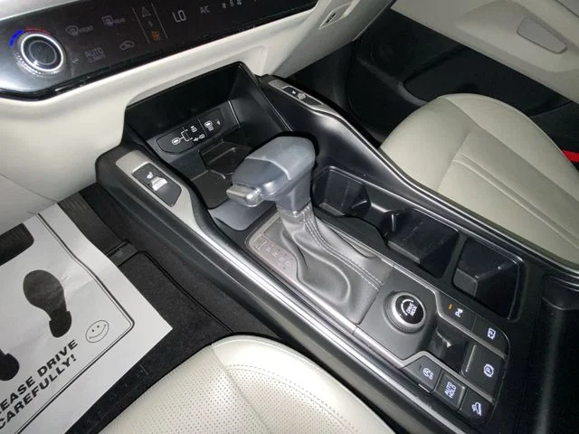 Used 2025 Black Kia S image 20