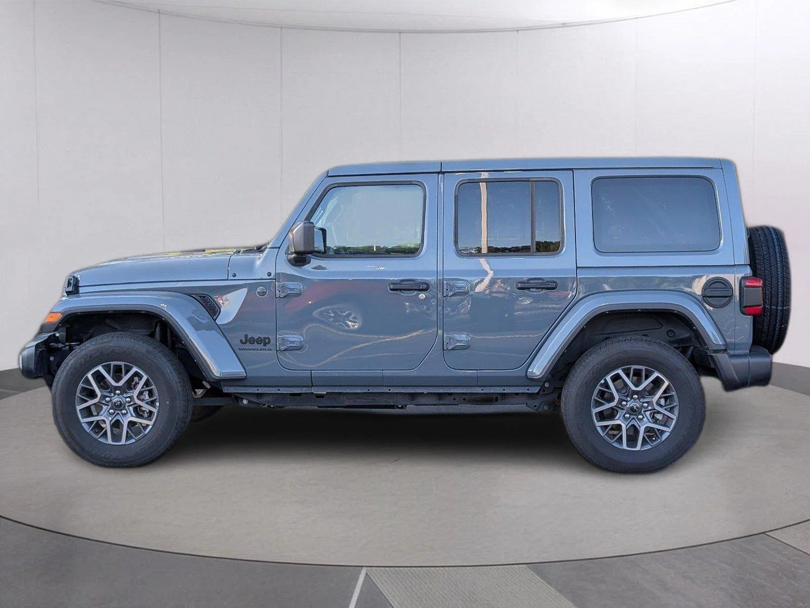 Used 2026 Anvil Clearcoat Jeep Sahara image 2