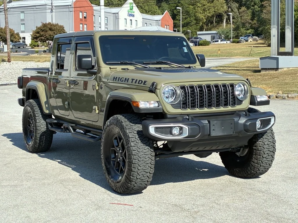 Used 2025 Green Jeep High Tide image 4
