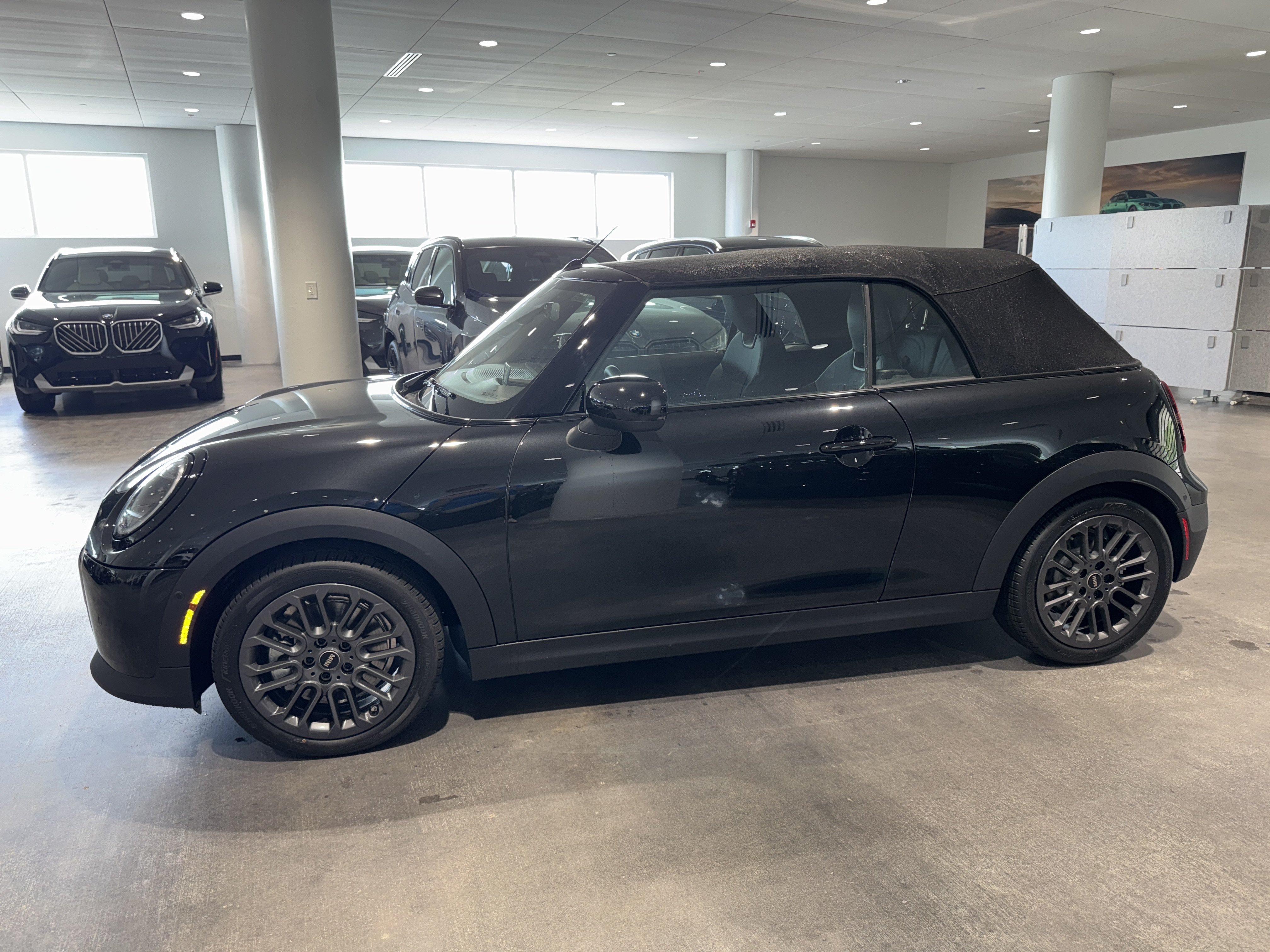New 2026 Midnight Black MINI Signature Plus image 4