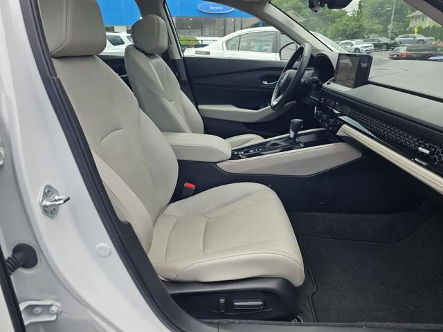 Used 2023 White Honda Touring image 13