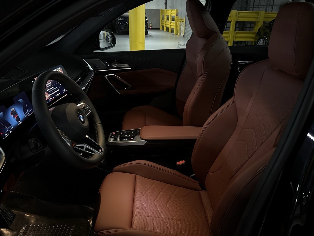 New 2027 Black Sapphire Metallic BMW xDrive28i image 11
