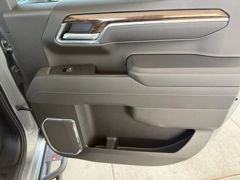 Used 2025 Sterling Metallic GMC Elevation image 22