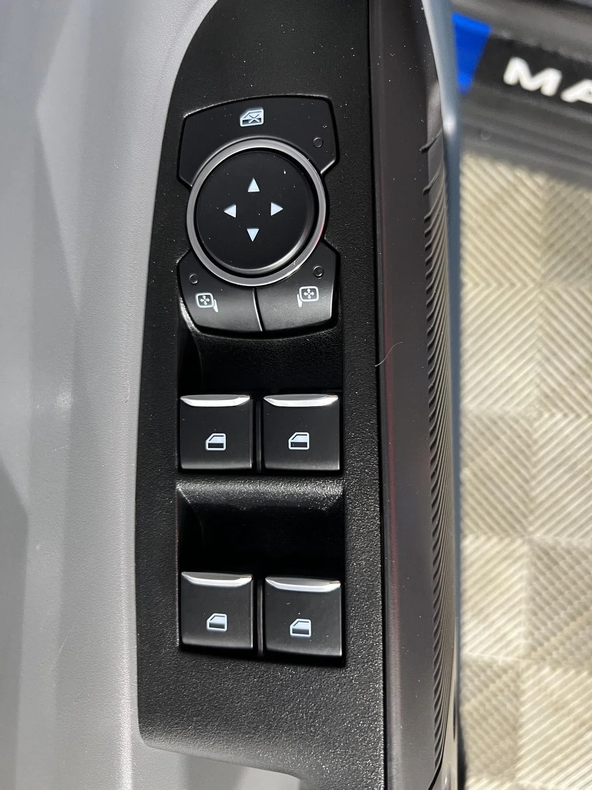 Used 2025 Bl Ford LARIAT image 14