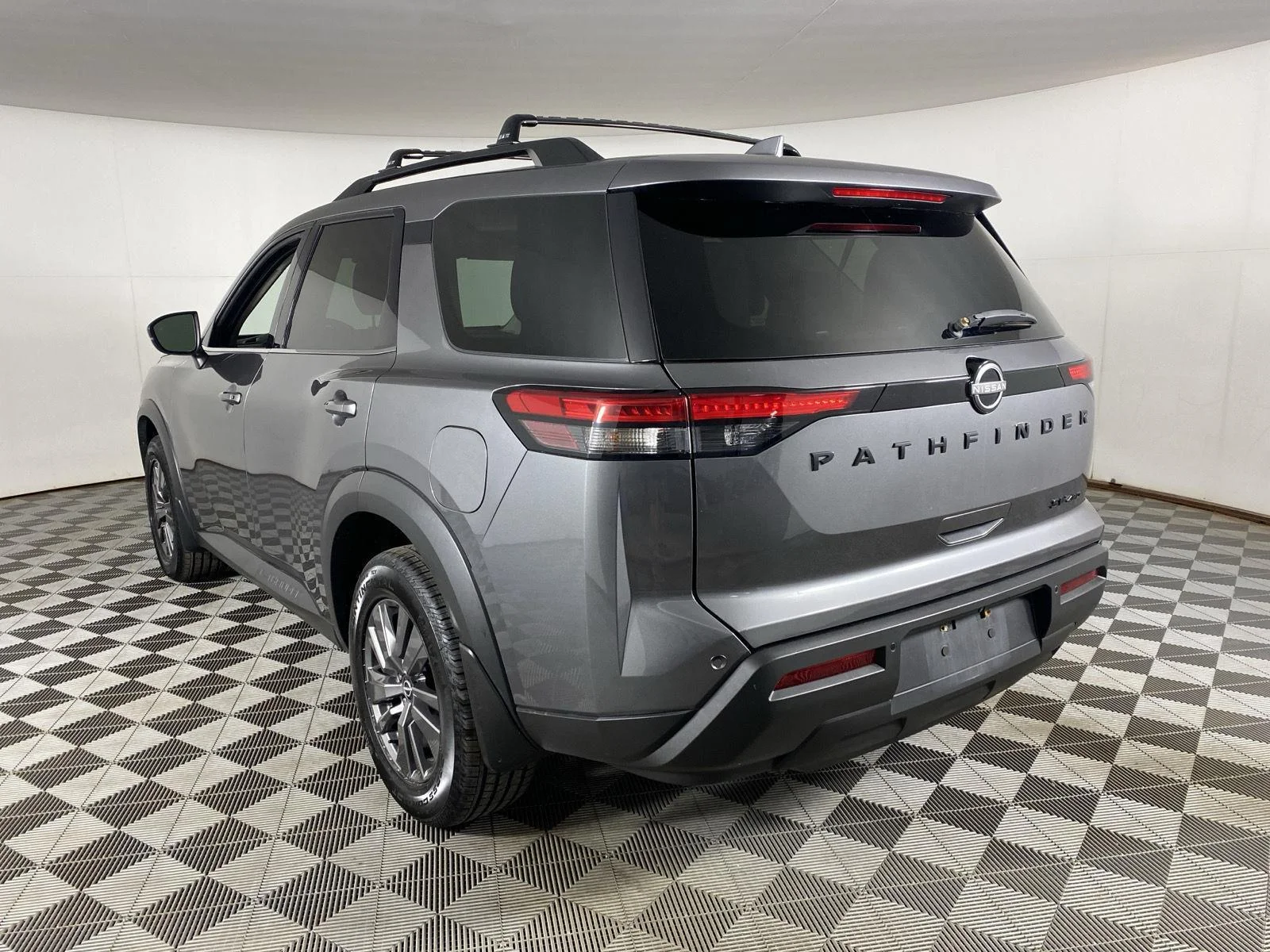 Used 2022 Gun Metallic Nissan SV image 6
