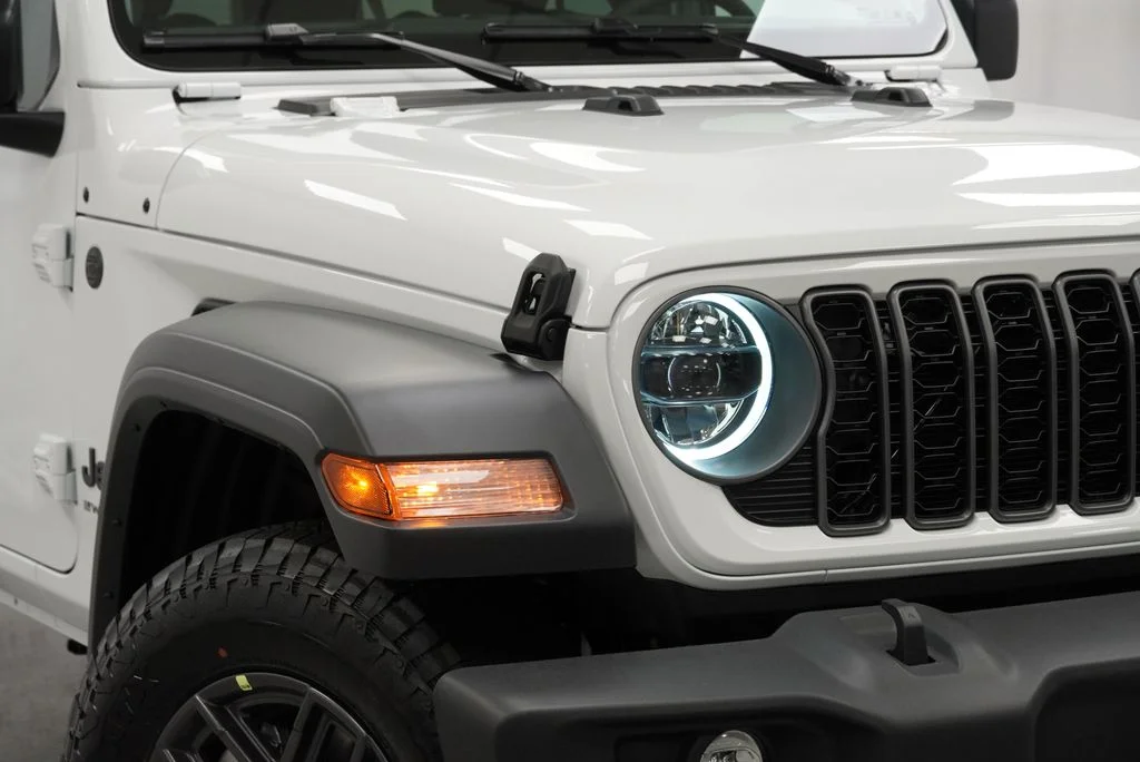 New 2027 Bright White Clear-Coat Paint Jeep Sport S image 5