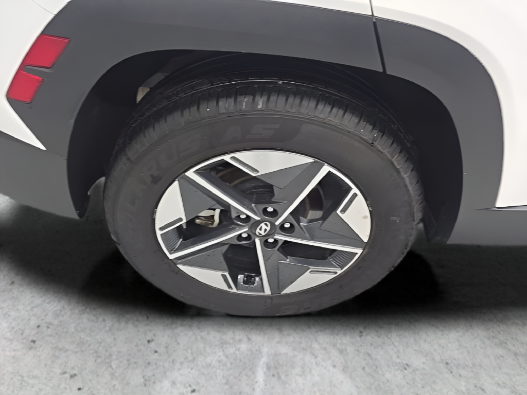 Used 2025 White Hyundai SEL image 40