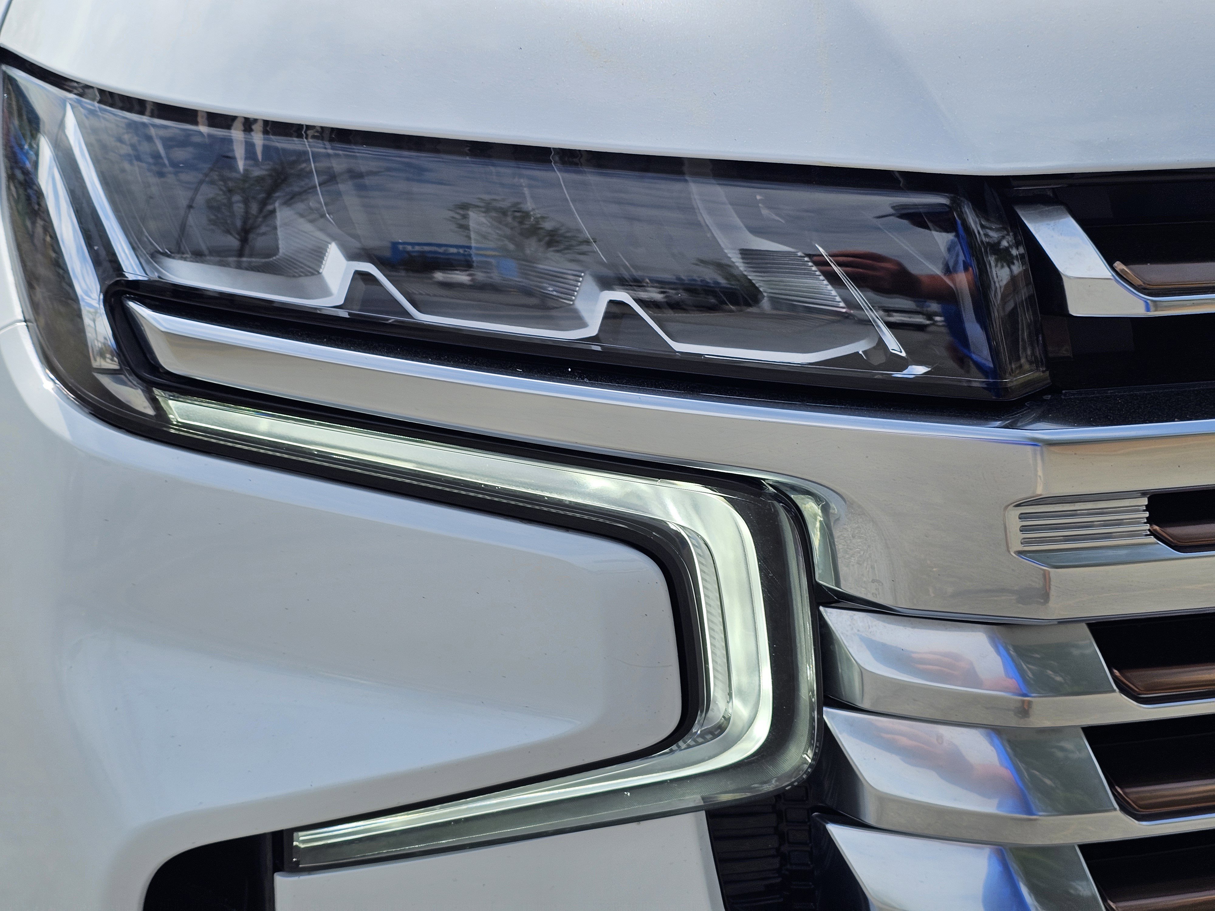 Used 2023 Iridescent Pearl Tricoat Chevrolet High Country image 6