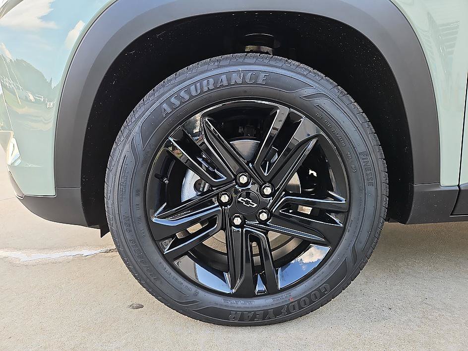 New 2026 Cacti Green Chevrolet ACTIV image 8