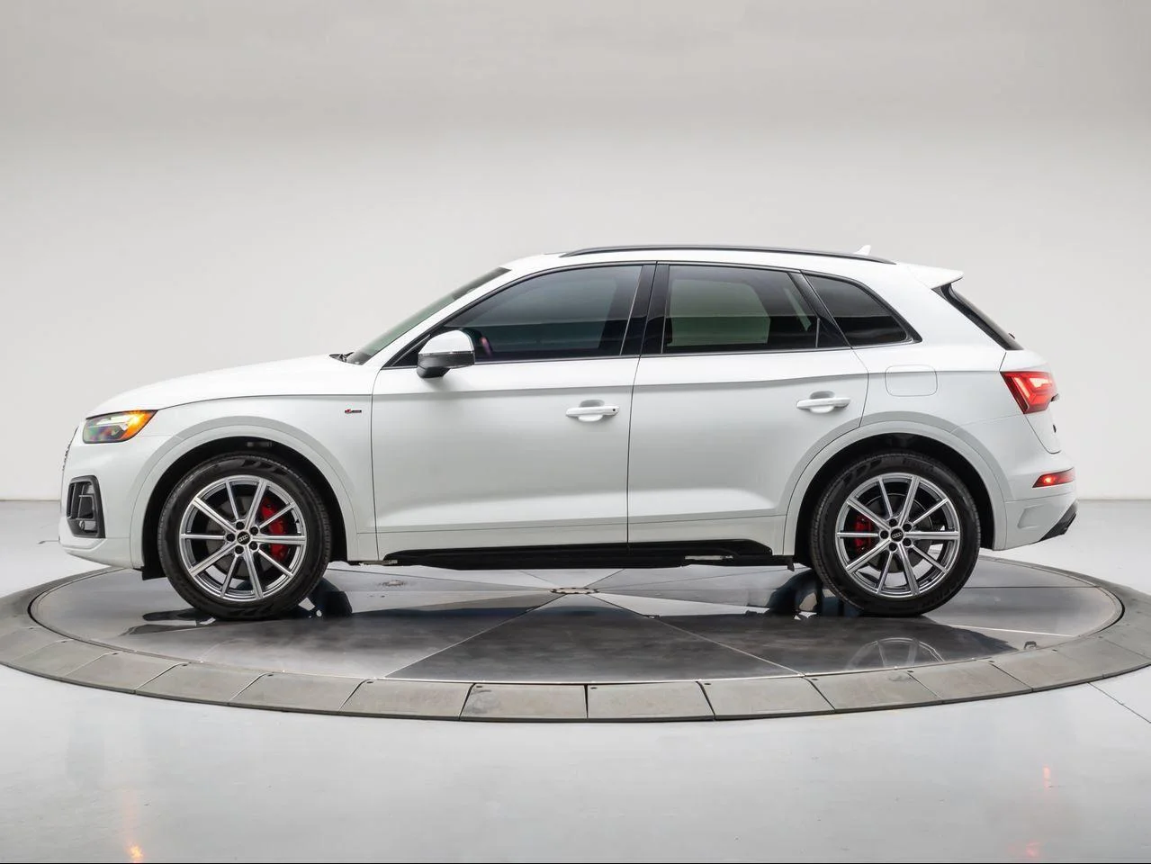 Used 2024 Glacier White Metallic Audi Premium Plus 55 TFSI e S line quattro S tronic image 2