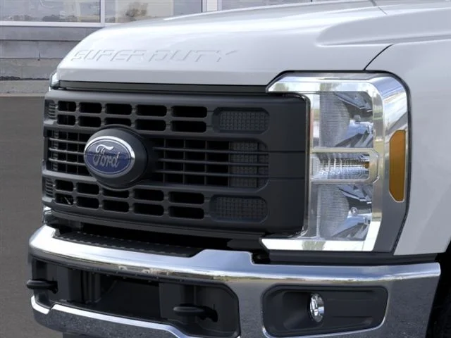 New 2026 Oxford White Ford XL image 39