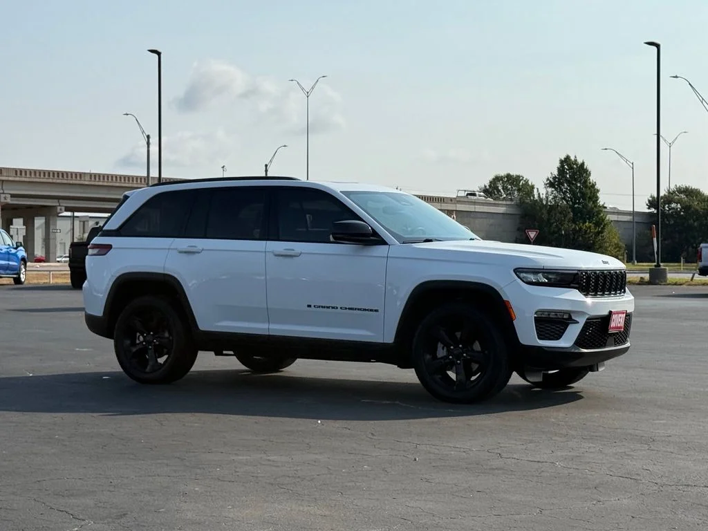 Used 2024 White Jeep Limited image 6