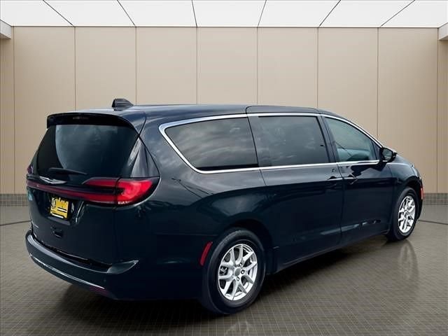 Used 2023 Black Chrysler Touring L image 3