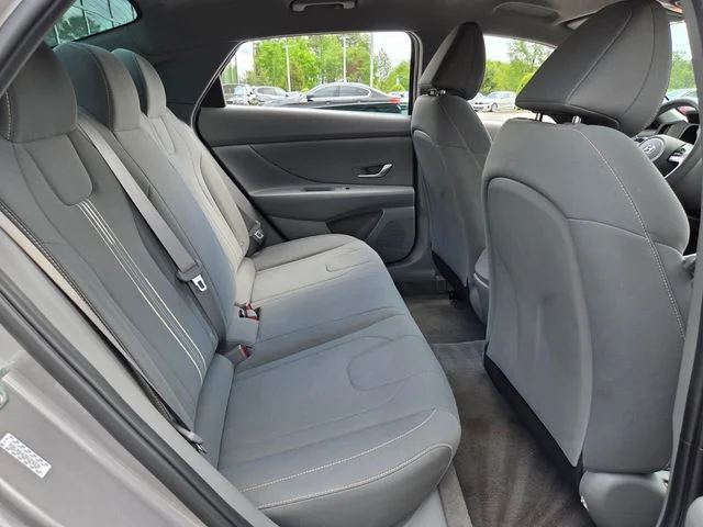 Used 2023 Silver Hyundai SEL image 16