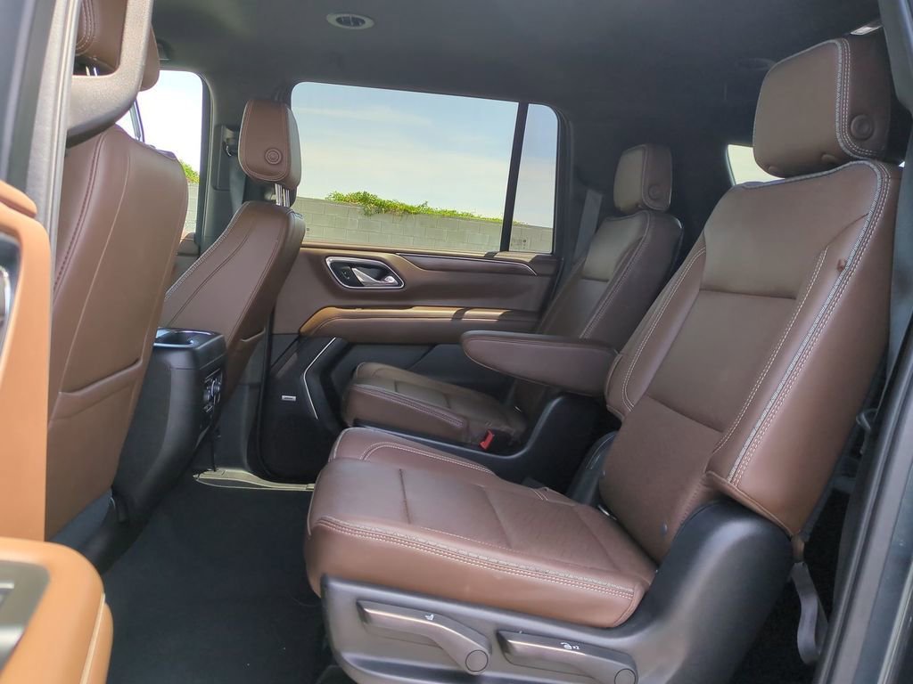 Used 2021 SHADOW GRAY METALLIC Chevrolet High Country image 29