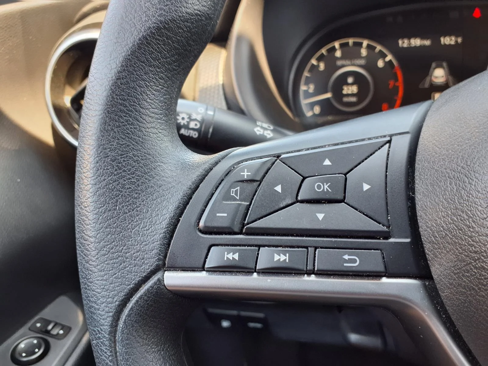 Used 2022 Boulder Gray Pearl Nissan SV image 12