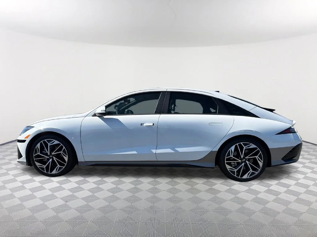 Used 2024 White Hyundai SEL image 8