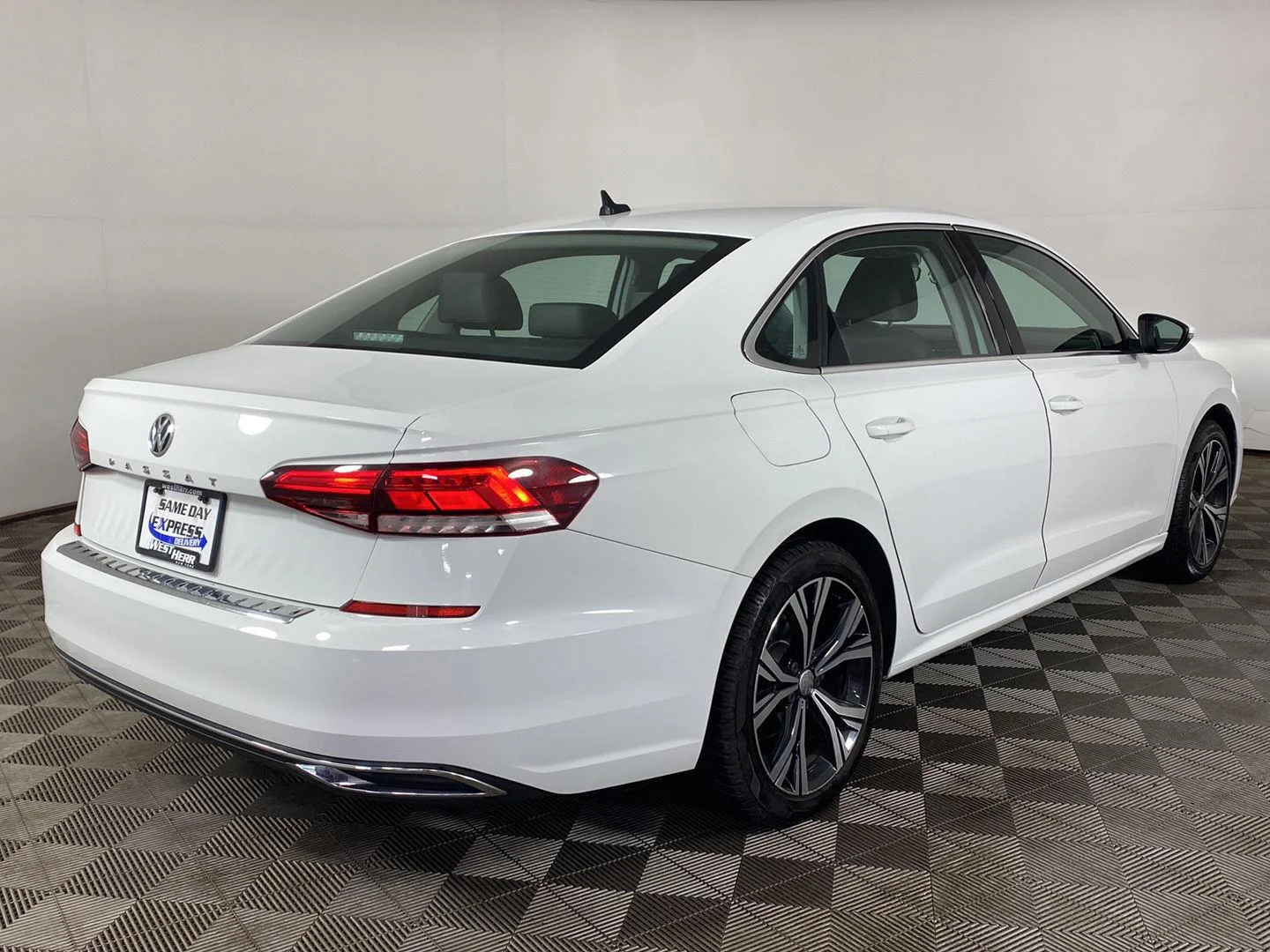 Used 2022 Pure White Volkswagen 2.0T SE image 7