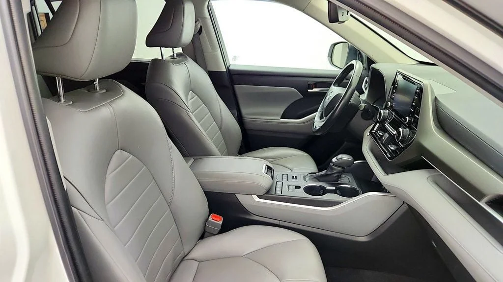 Used 2022 Not Specified Toyota XLE AWD image 23