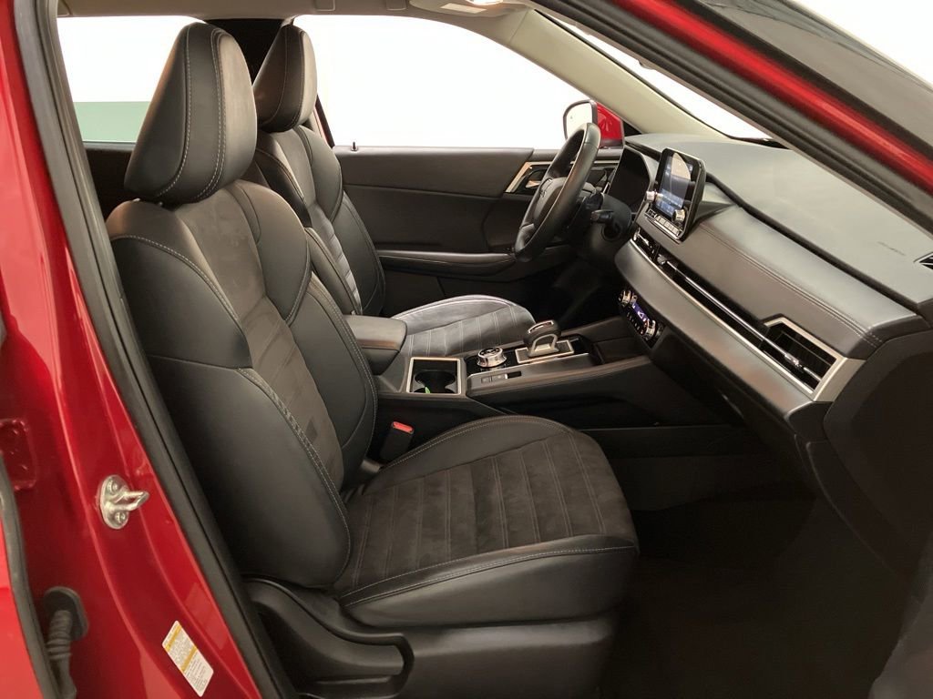 Used 2023  Mitsubishi SE image 20