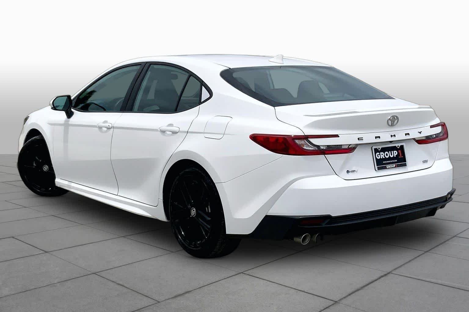 Used 2025 Ice Cap Toyota SE image 12