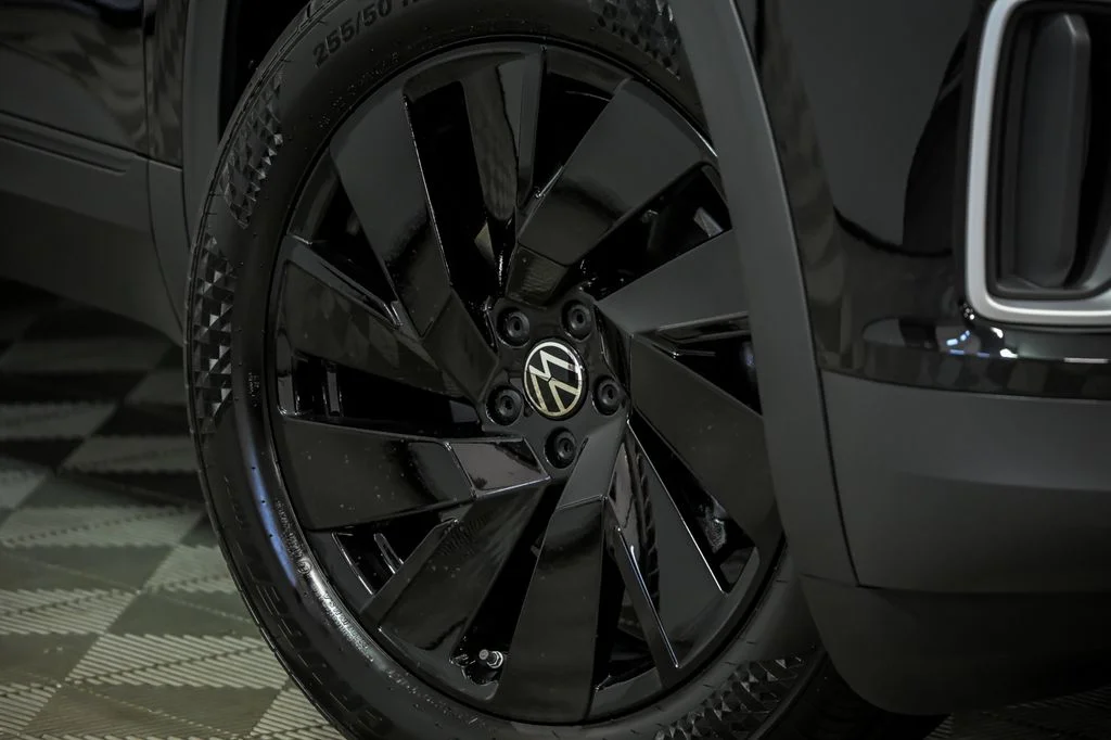 New 2026 Black Volkswagen 2.0T SE w/Technology image 3