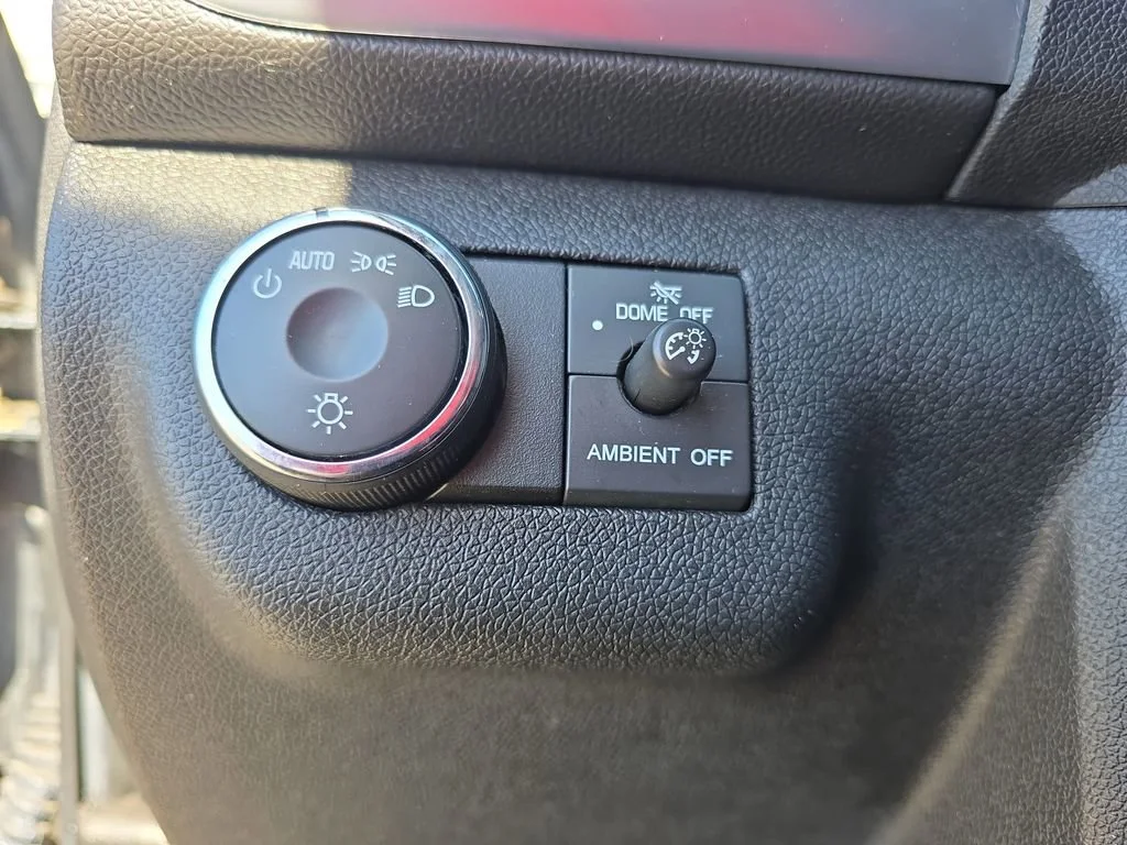 Used 2014 Cyber Gray Metallic GMC SLE image 28
